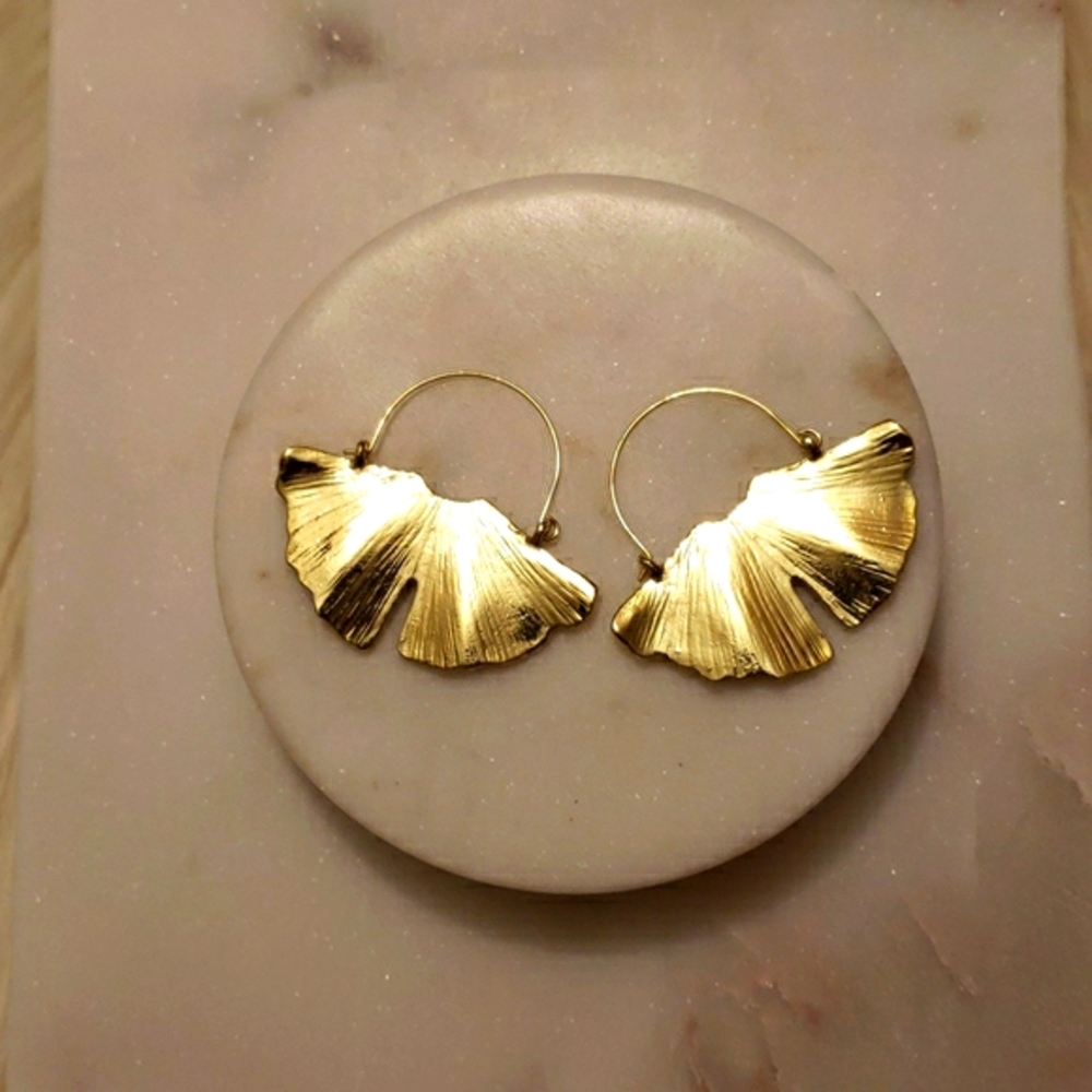 New Gynkgo Leaf 🍃 Gold Hoop Earrings - Picture 5 of 5